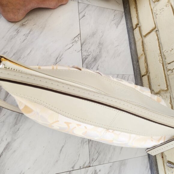 Like New Rare Coach Signature C's White & Cream Shoulder Bag Purse - Picture 5 of 16